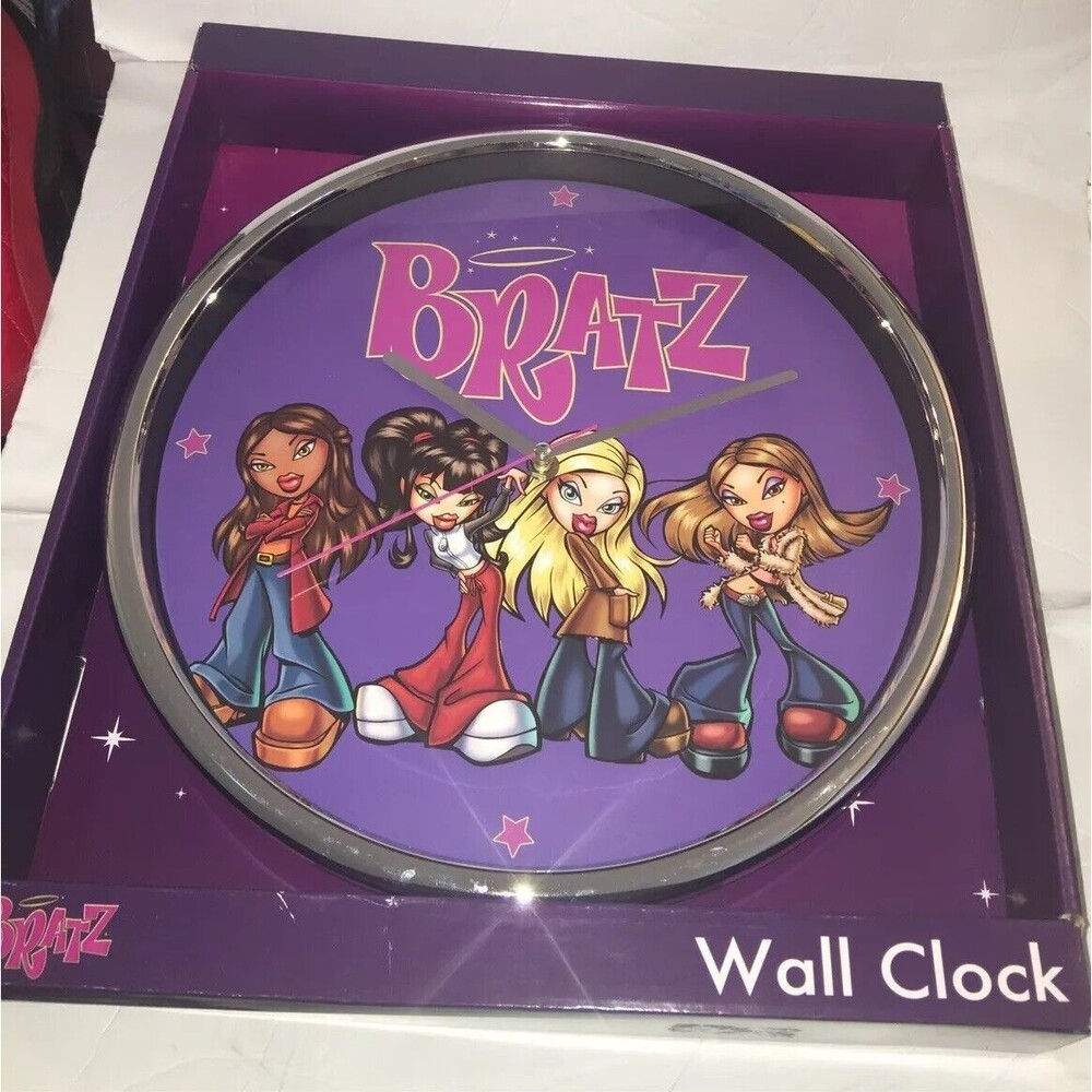 Bratz Dolls Sasha Cloe Yasmin Jade Round Wall Clock Analog Display Purple MGA